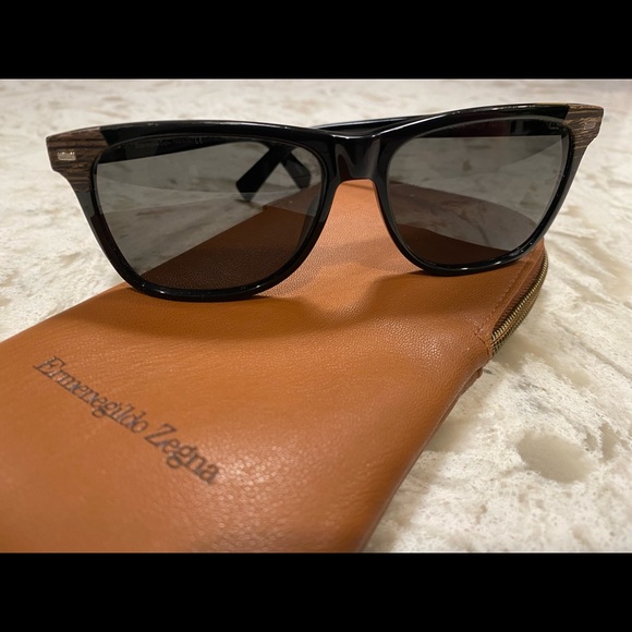 Mint condition designer sunglasses. - Picture 3 of 3